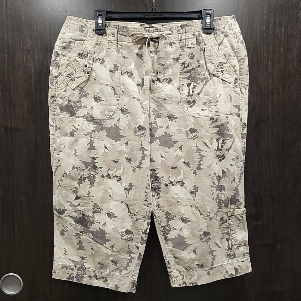 Gloria Vanderbilt Camo Leaf Print Cargo Shorts 12